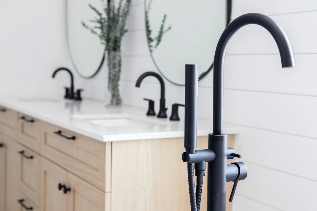 Agua Canada SHIRO Round Freestanding Faucet