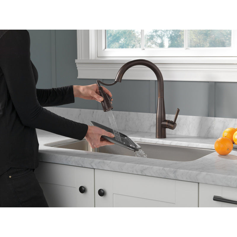 Delta ESSA Single Handle Pull-down Kitchen Faucet - Venetian Bronze