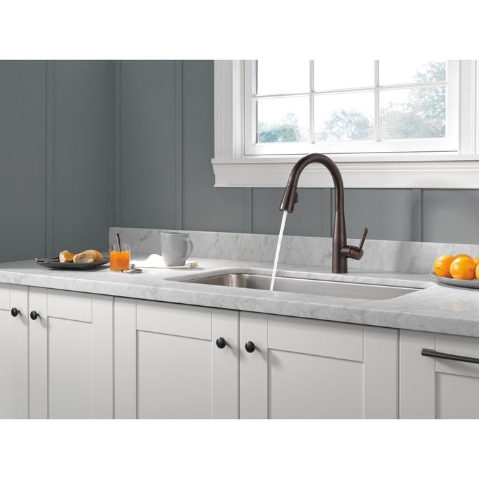 Delta ESSA Single Handle Pull-down Kitchen Faucet - Venetian Bronze