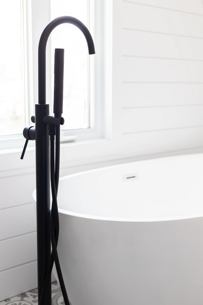 Agua Canada SHIRO Round Freestanding Faucet