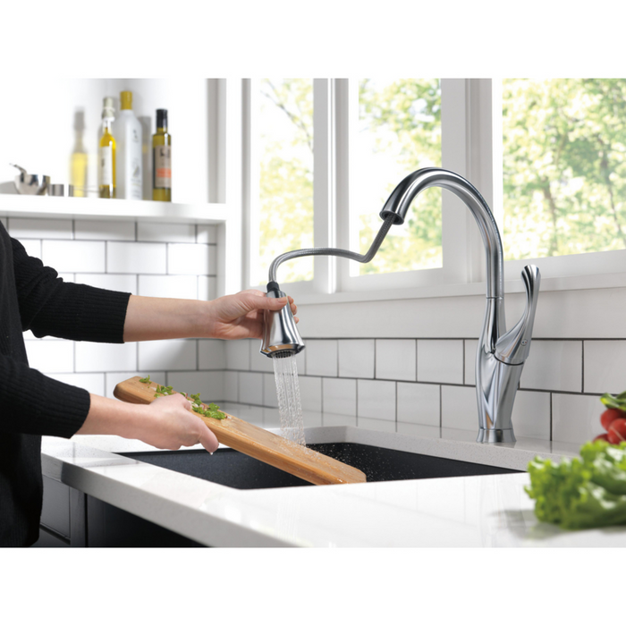 Delta Addison Single Handle Pull-Down Kitchen Faucet with ShieldSpray Technology - Arctic Stainless