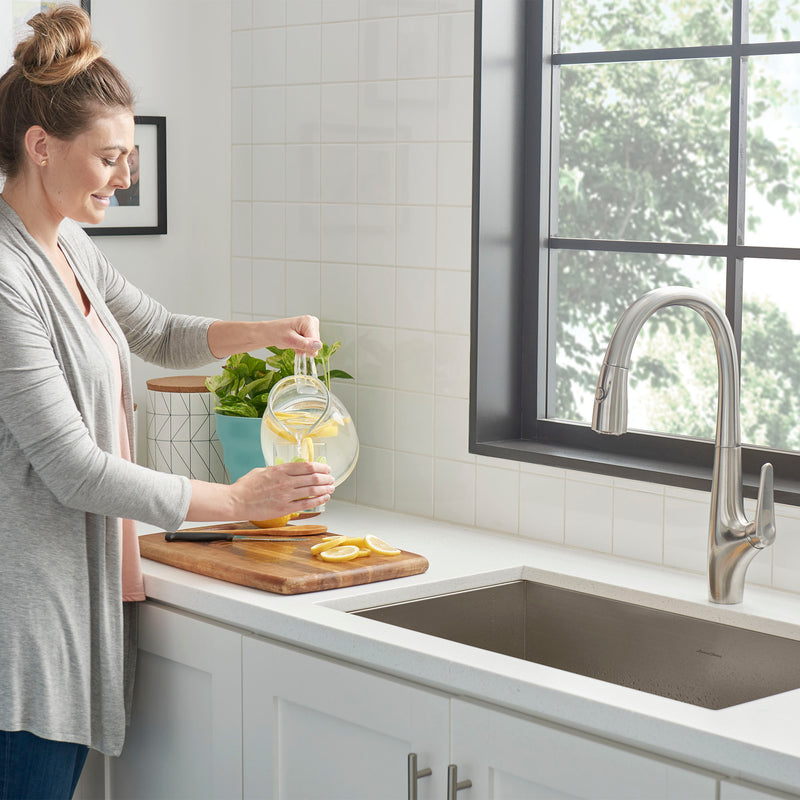 American Standard Saybrook Single-Handle Pull-Down Dual Spray Kitchen Faucet 1.5 gpm/5.7 L/min With Filter